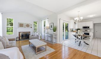 46 Dundee Dr, Cheshire, CT 06410