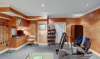 4744 34TH St N, Arlington, VA 22207