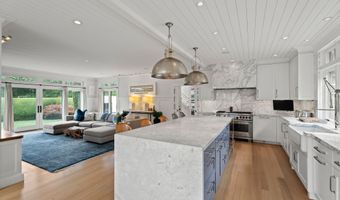 8 Gaylea Dr, Branford, CT 06405