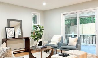 7 Simmons Rd, Barrington, RI 02806