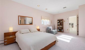 29 Dennell Dr, Lincoln, RI 02865