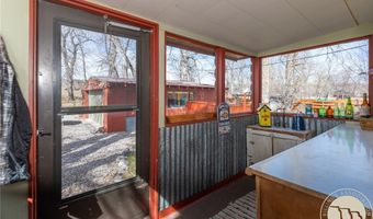 129 Nitche Rd, Absarokee, MT 59001