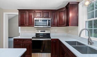 113 County Rd, Bedford, NH 03110