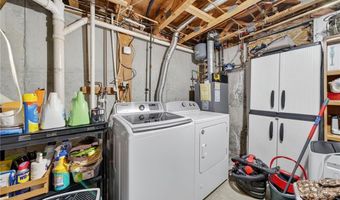 24 Iris Ln, North Providence, RI 02911