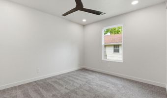 915 S Hudson Ave, Aurora, MO 65605