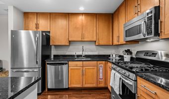 1111 ORONOCO St 326, Alexandria, VA 22314