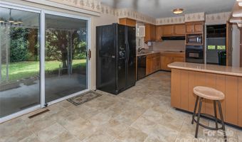 91 Haw Creek Cir, Asheville, NC 28805