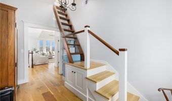 131 Eustis Ave, Newport, RI 02840
