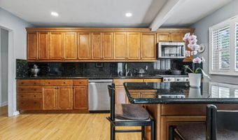 230 Geary Dr, Middletown, NJ 07748