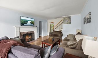 4812 7TH St N, Arlington, VA 22203
