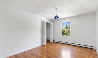 8 Ashley Dr, Lincoln, RI 02865