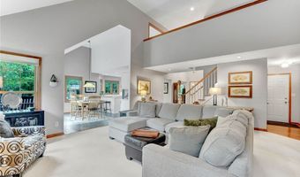 23 Gatehouse Ln, Amherst, NY 14051