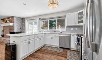 375 Novara Dr, Ballwin, MO 63021