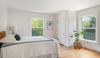 84 Rodman St, Narragansett, RI 02882