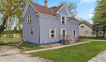 1215 NAVARINO St, Algoma, WI 54201