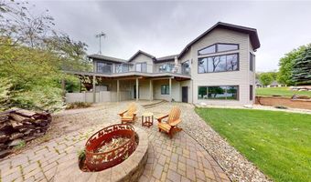 2704 Campus Ln, Albert Lea, MN 56007