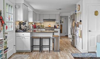 21 Preston Dr, Barrington, RI 02806