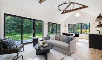 91 Carr Ln, Jamestown, RI 02835