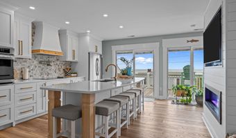 201 W Glenn St, Atlantic Beach, NC 28512