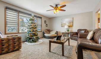 11 Linda Ln, Aberdeen, SD 57401