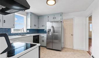 21 Reardon Dr, Middletown, RI 02842