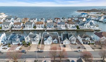 18 Peaksail Dr, Bayville, NJ 08721