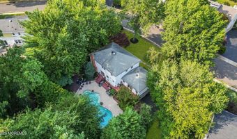 28 Doherty Dr, Middletown, NJ 07748
