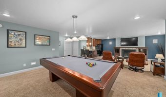304 S Country Club Ave, Brandon, SD 57005