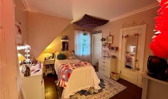 172 Bluff Ave, Cranston, RI 02905