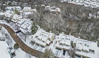 1872 Ridgeview Circle Dr, Ballwin, MO 63021