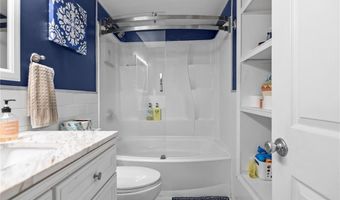 82 Vera St, Warwick, RI 02886
