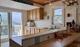 42 Central Ave, Clinton, CT 06413