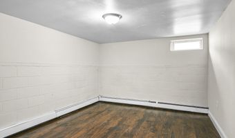 198 Macon Dr, Bridgeport, CT 06606