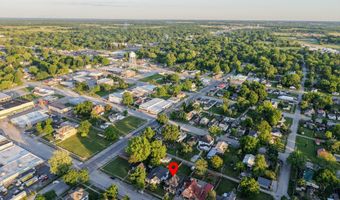 120 W Locust St, Aurora, MO 65605
