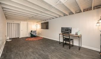 9305 Cloverhurst Dr, Affton, MO 63123