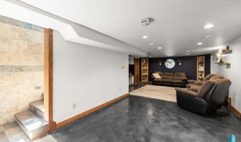 201 S 5th Ave, Brandon, SD 57005