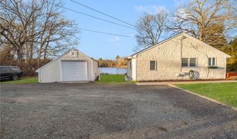 8 Pine Ln, Coventry, RI 02816