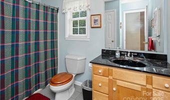 6 Oak Grove Rd, Arden, NC 28704
