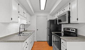 800 N HAWTHORNE Dr, Appleton, WI 54915