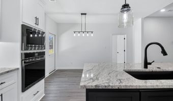 1112 Duke Dr, Bauxite, AR 72011