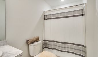 677 Crossings Ln, Akron, OH 44320