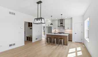 610 Clemens Dr, Arlington, WI 53911