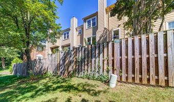 8 CARRIAGE HOUSE Cir, Alexandria, VA 22304