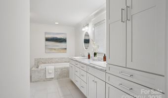10016 Whitethorn Dr, Charlotte, NC 28277