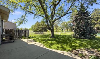 1570 W Goldengate Dr, Addison, IL 60101