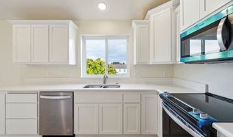 655 11th St, Bandon, OR 97411