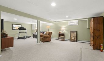 17 Valley Stream Dr, Danbury, CT 06811