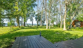 81 Mud Pt S, Alburgh, VT 05440