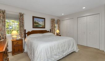 111 Cottonwood Ln, Agawam, MA 01001
