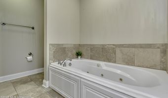 128 W Pinebrook Dr, Brandon, MS 39047
